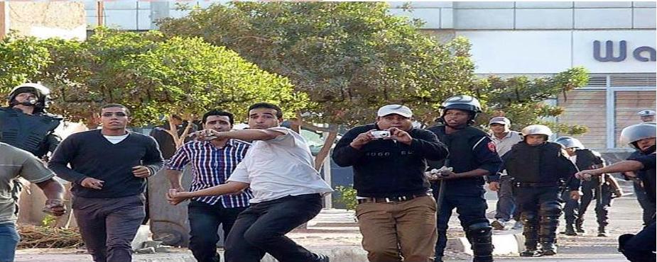  image of police officers in uniform and civilian clothes, throwing stones at Saharawi demonstrators